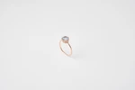 Anello Oasi in oro rosa 18kt con acquamarina taglio brillante e incisione a bulino con motivo a palme, Monica Candido Gioielli Milano miniatura 2