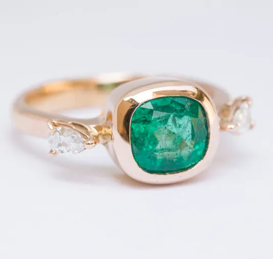 Anello in oro rosa 18kt con smeraldo e diamanti