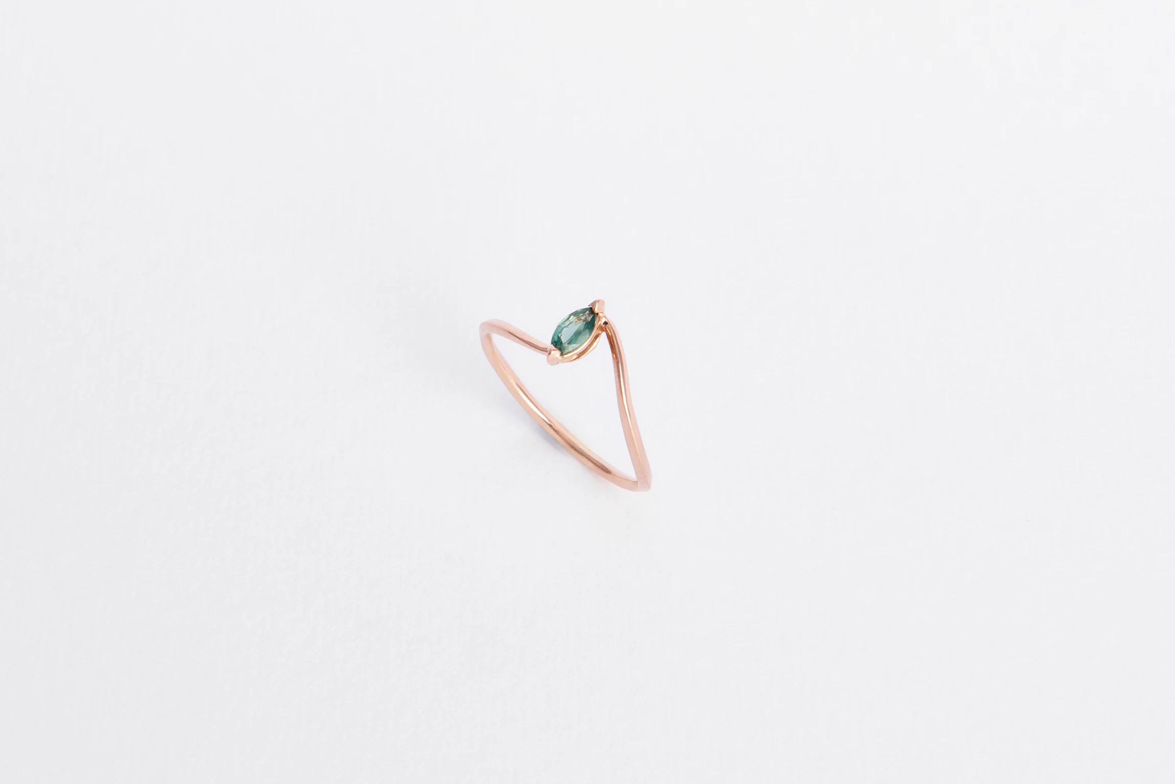 Anello Rendez-Vous in oro rosa 18kt con tormalina verde muschio taglio marquise, Monica Candido Gioielli Milano - 4