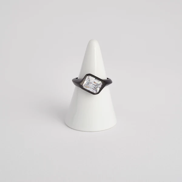 Anello Titano in oro bianco 18kt con placcatura in rutenio e diamante taglio radiant, Monica Candido Gioielli Milano