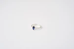 Anello Veliero in oro 18kt con zaffiro blu taglio navette e incisione artigianale a bulino, Monica Candido Gioielli Milano miniatura 2