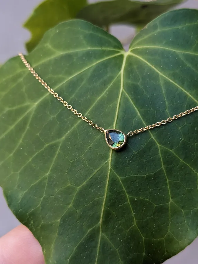 Collana in oro 18kt con goccia di tormalina