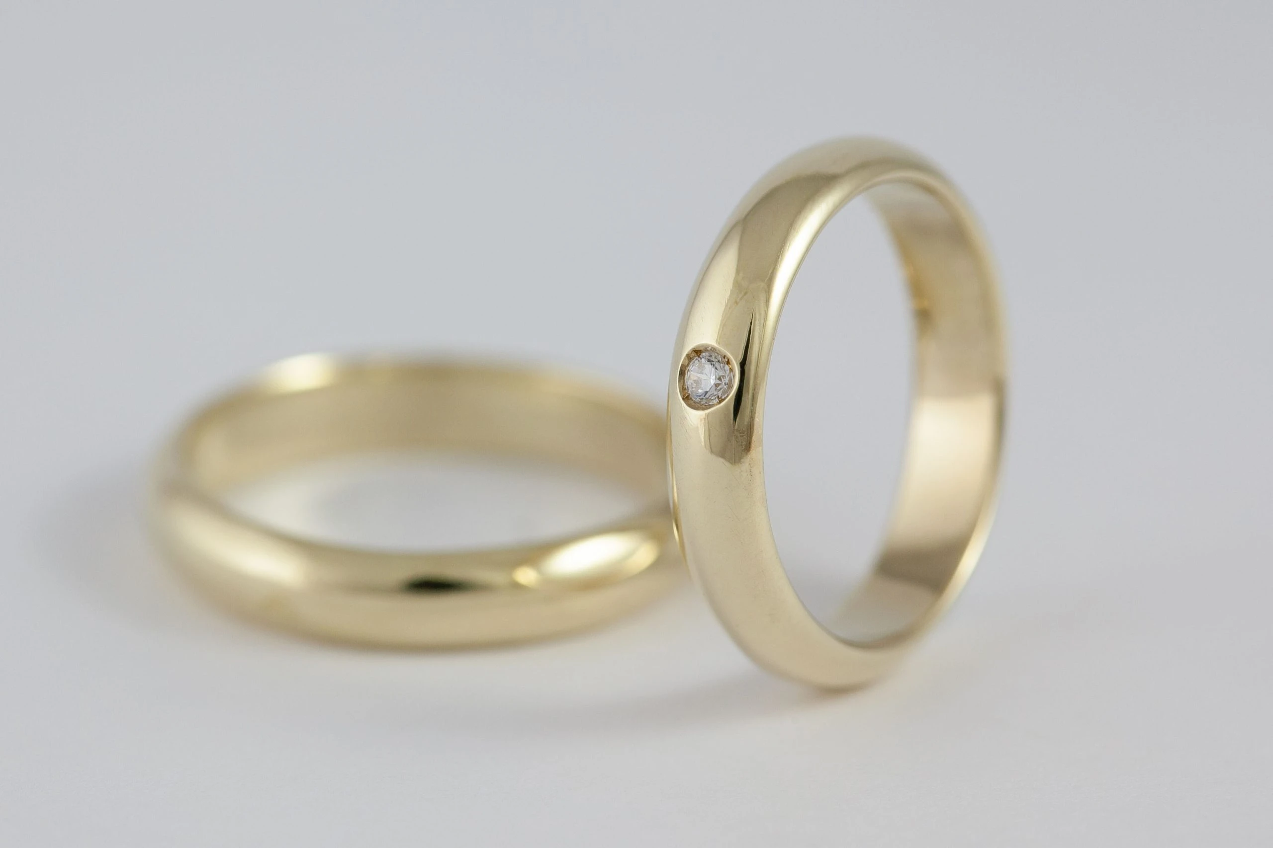 Fedi nuziali classiche artigianali in oro 18kt, Monica Candido Gioielli Milano - 1