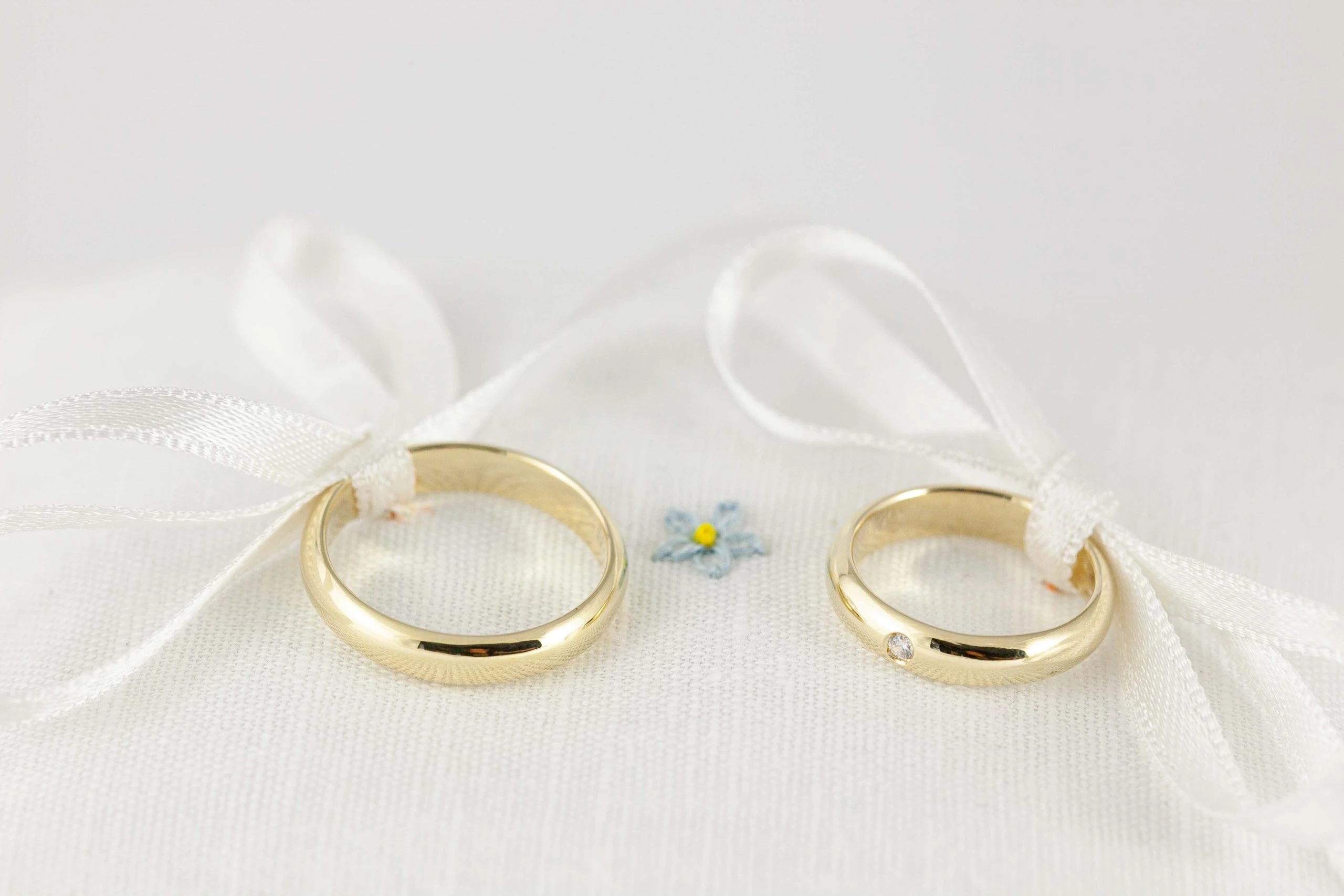 Fedi nuziali classiche artigianali in oro 18kt, Monica Candido Gioielli Milano - 10