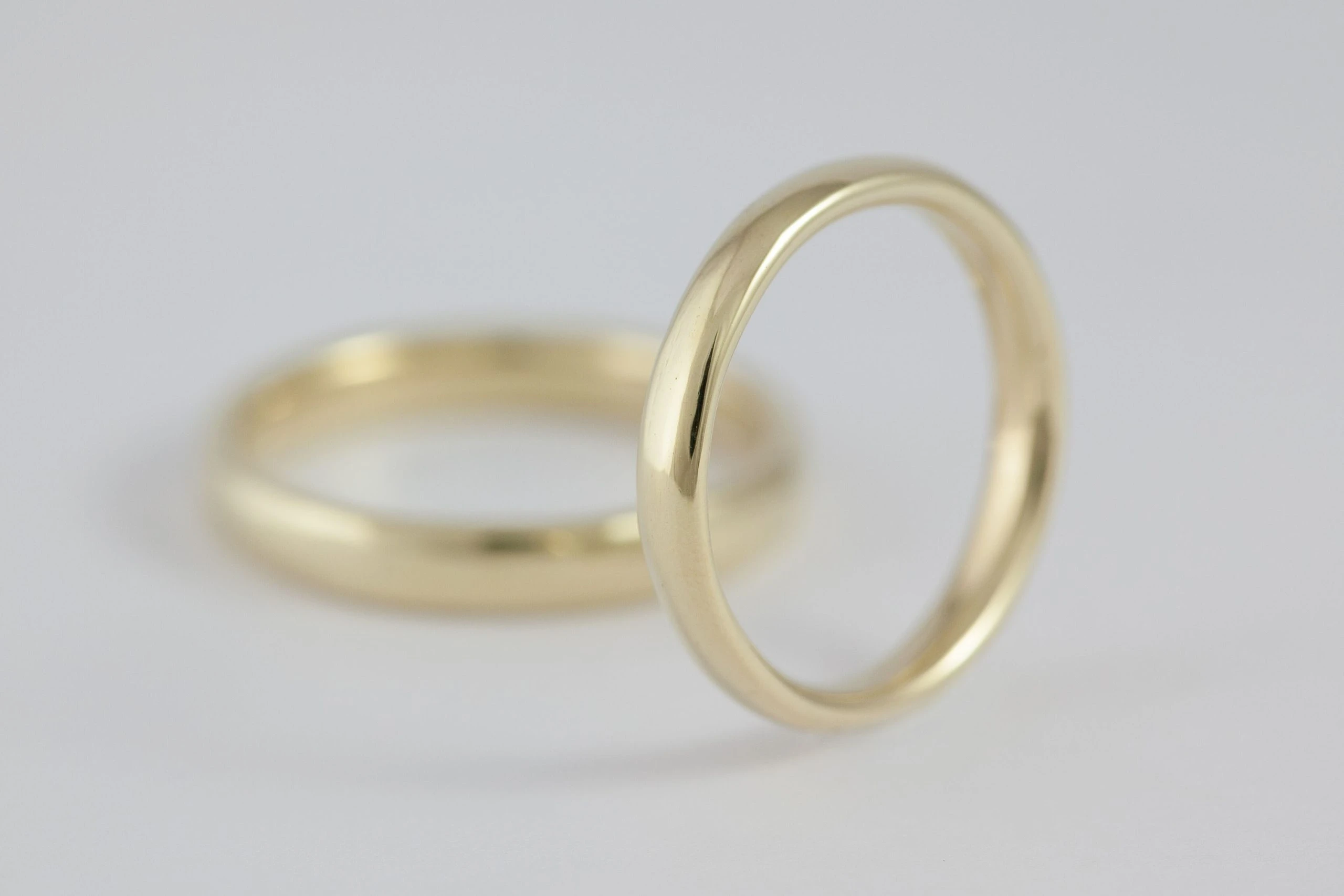 Fedi nuziali comode comfort fit artigianali in oro 18kt, Monica Candido Gioielli Milano - 4