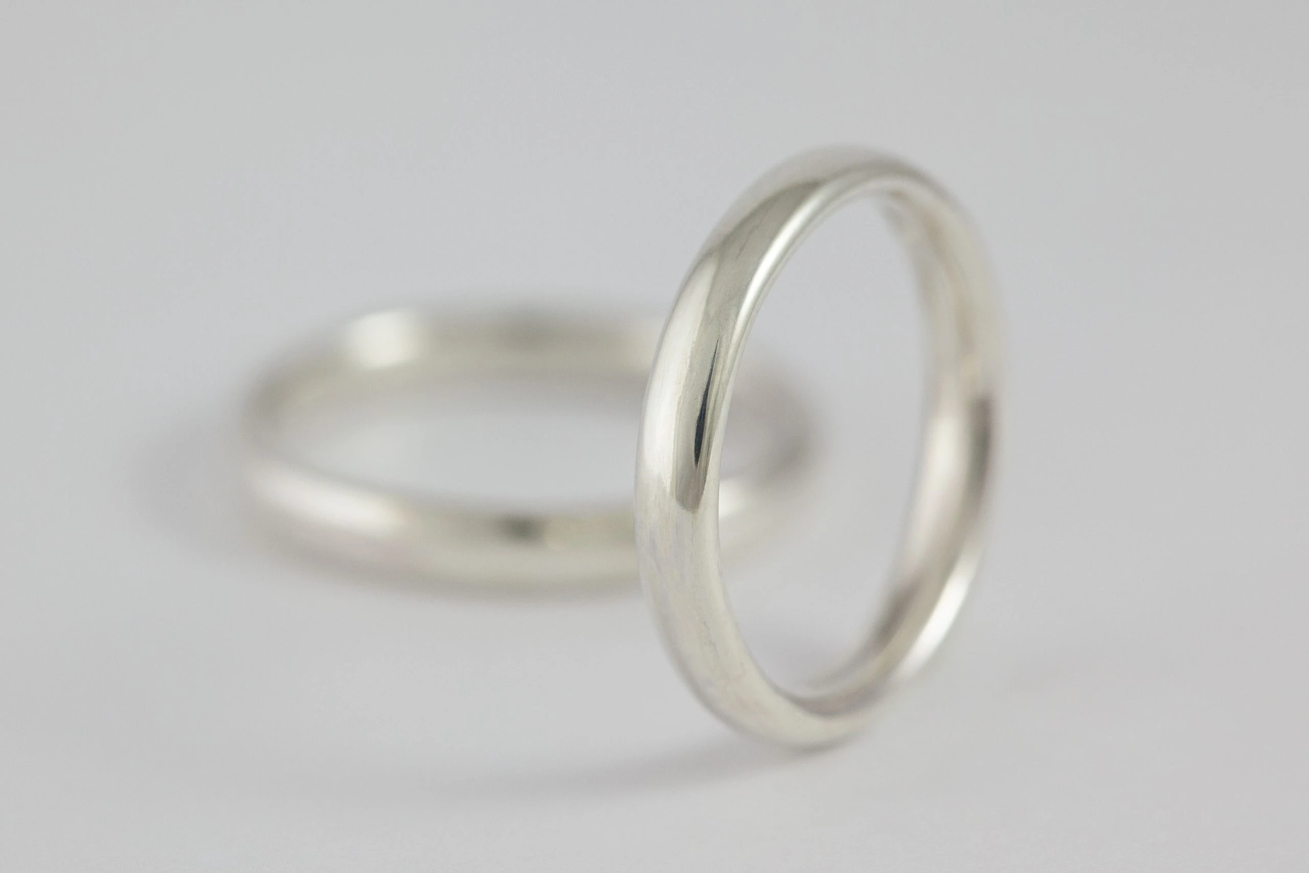 Fedi nuziali comode comfort fit artigianali in oro 18kt, Monica Candido Gioielli Milano - 7