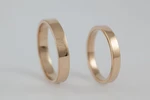 Fedi nuziali a fascetta artigianali in oro 18kt con design geometrico, Monica Candido Gioielli Milano miniatura 3
