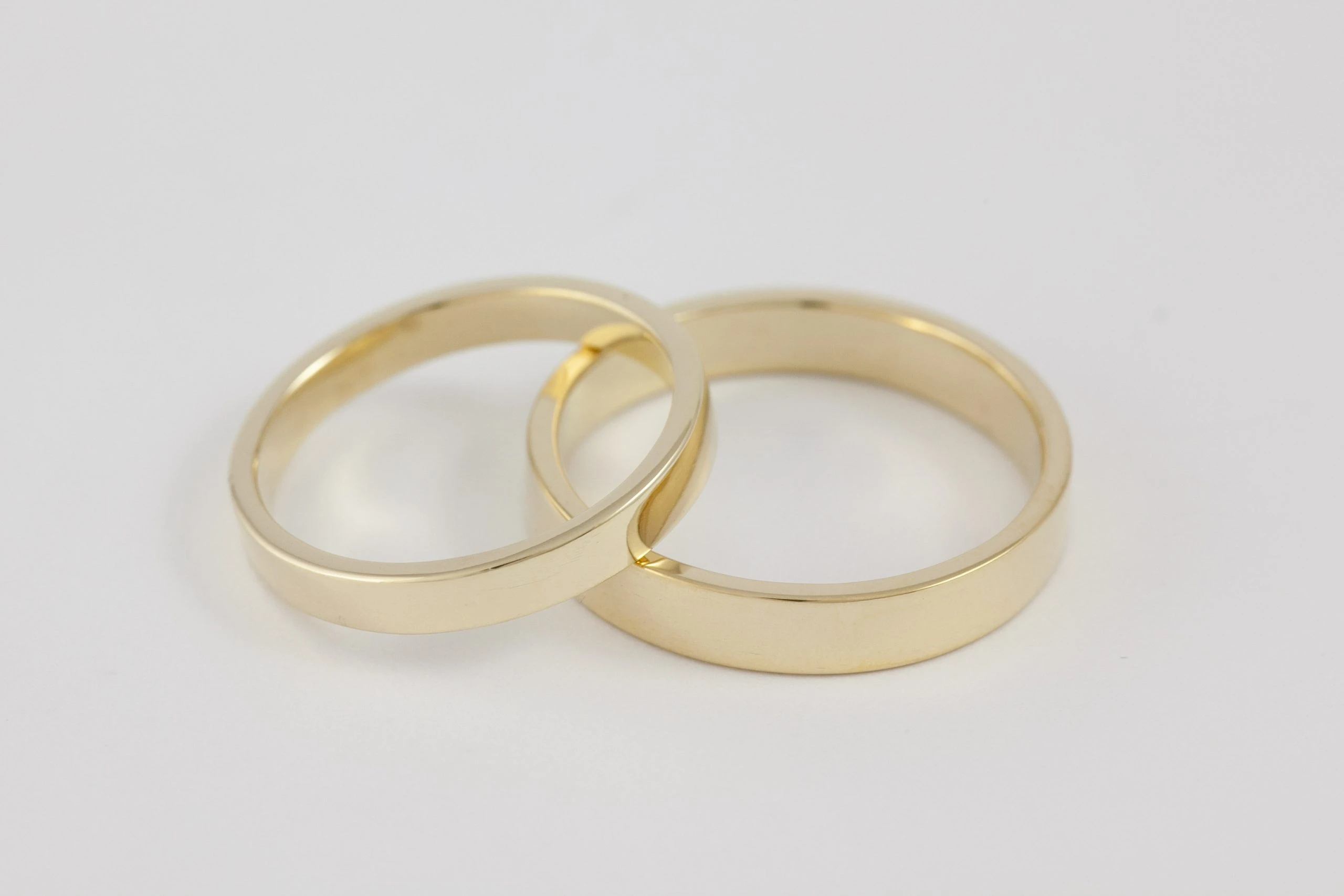 Fedi nuziali a fascetta artigianali in oro 18kt con design geometrico, Monica Candido Gioielli Milano - 5