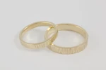 Fedi nuziali fascetta martellata artigianali in oro 18kt con superficie martellata a mano, Monica Candido Gioielli Milano miniatura 1