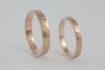 Fedi nuziali fascetta martellata artigianali in oro 18kt con superficie martellata a mano, Monica Candido Gioielli Milano miniatura 9