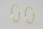 Fedi nuziali a filo artigianali in oro 18kt, sottili e raffinate, Monica Candido Gioielli Milano miniatura 6