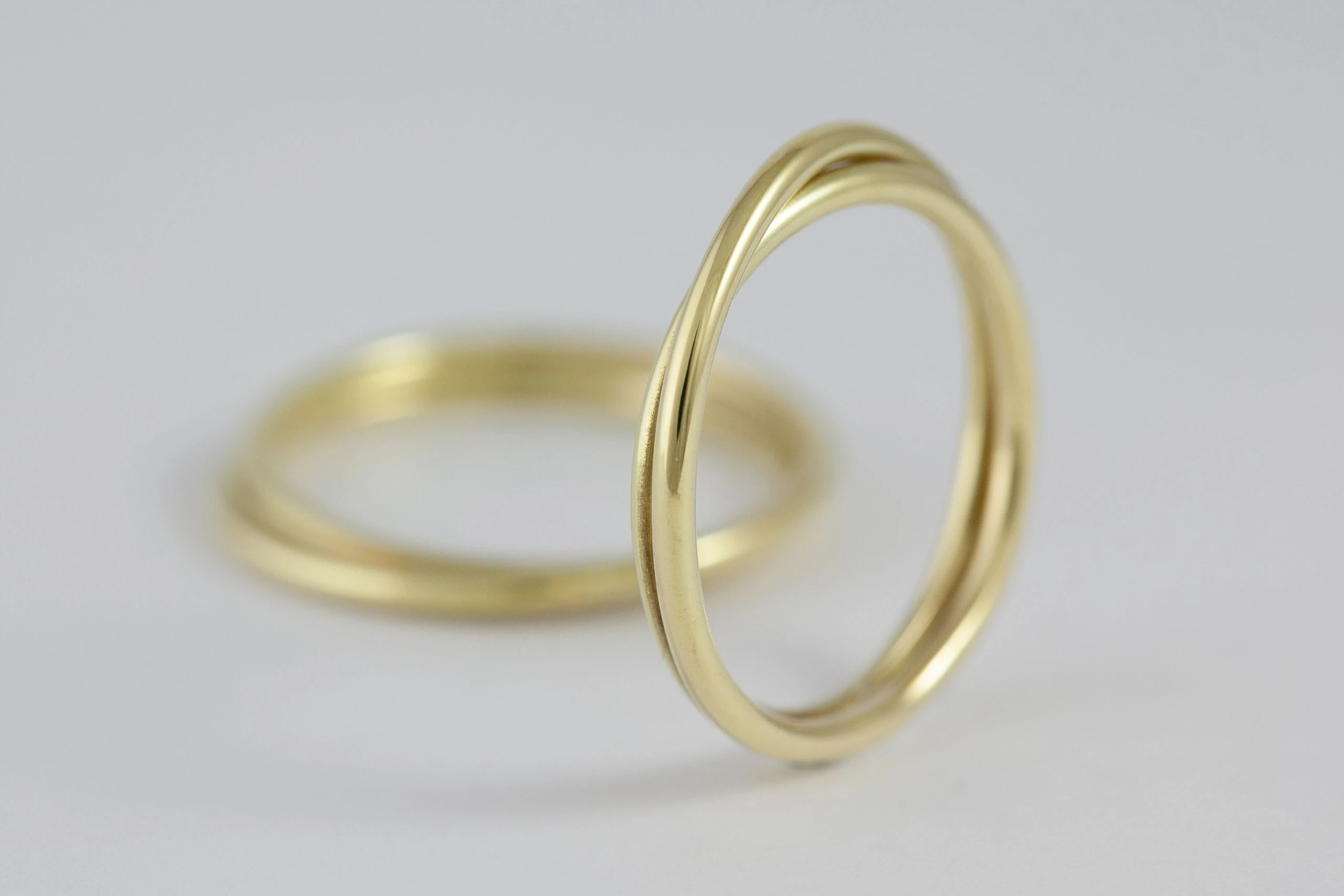 Fedi nuziali intreccio artigianali in oro 18kt con doppio filo intrecciato, Monica Candido Gioielli Milano - 7