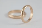Fedi nuziali sfaccettate artigianali in oro 18kt con superficie multisfaccettata, Monica Candido Gioielli Milano miniatura 8