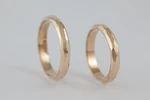 Fedi nuziali sfaccettate artigianali in oro 18kt con superficie multisfaccettata, Monica Candido Gioielli Milano miniatura 9