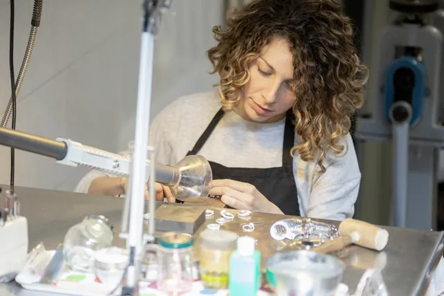 Dettaglio gioiello artigianale